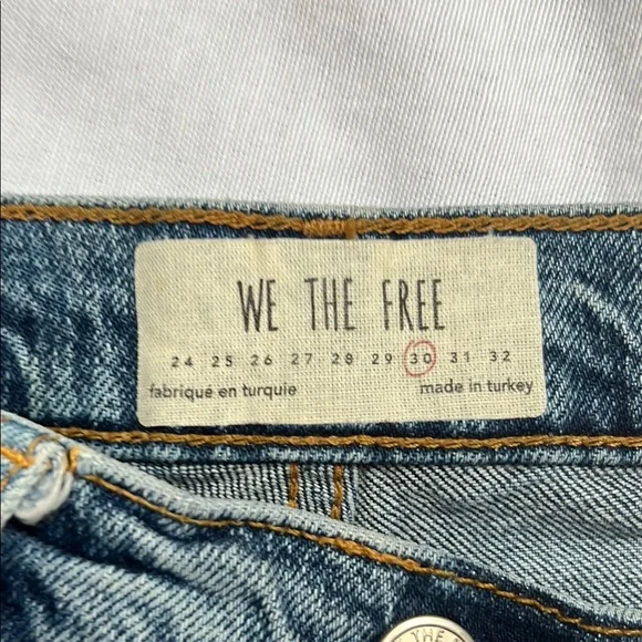 Free People’s We The Free Blue Ankle Cropped  with Classic Medium Wash Size 30 - Picture 4 of 7